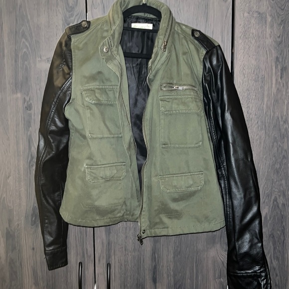 Green zip hood army jacket with leather sleeves - Picture 3 of 5